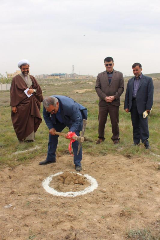 مراسم کلنگ زنی احداث خوابگاه دانشجویی در دانشگاه محقق