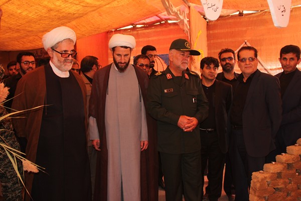 افتتاح نمایشگاه "جلوه های عاشورایی دفاع مقدس"در دانشگاه پیام نور اردبیل 