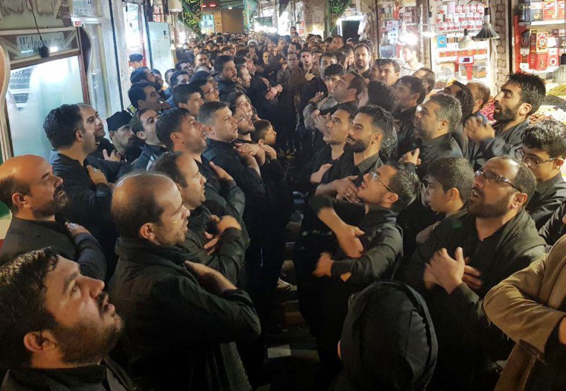 مراسم عزاداری نظامیان،ایثارگران و دانشگاهیان اردبیل در بازار + فیلم