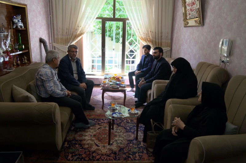 دیدار مسئولین بسیج دانشجویی اردبیل با خانواده شهدای دانشجو