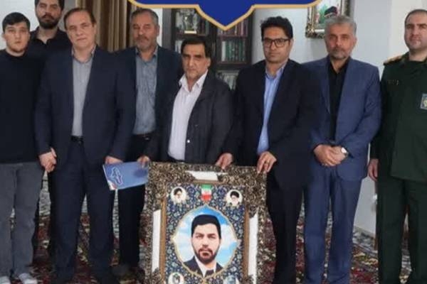 دیدار مسئولین ستاد  هفته کار و کارگر اردبیل با خانواده شهید «حامد عبدالهی»